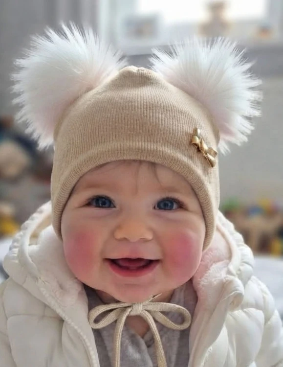 Czapka z pomponami (3).jpg