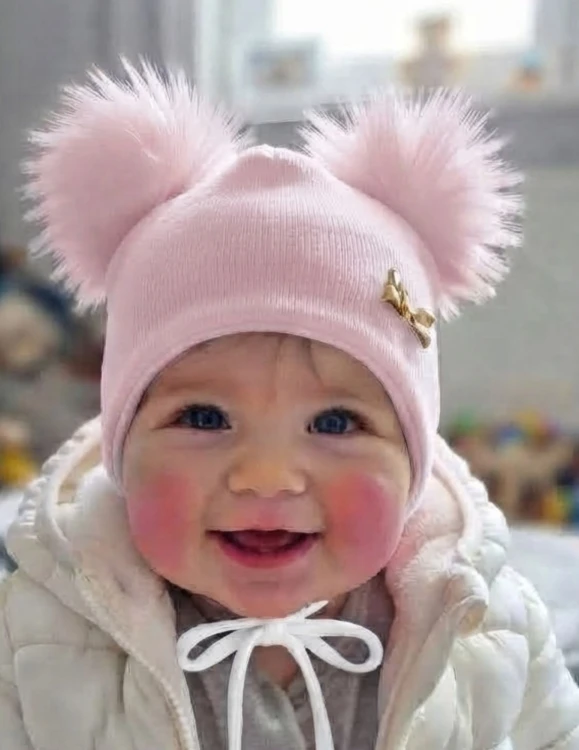 Czapka z pomponami (2).jpg