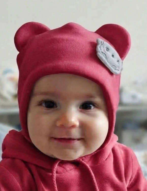Welurowa czapka dla dziewczynki z kotkiem (3).jpg