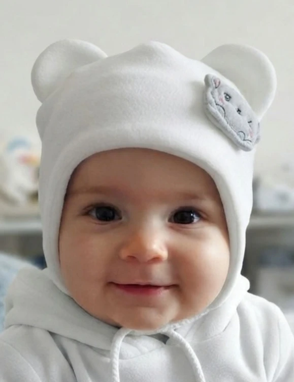 Welurowa czapka dla dziewczynki z kotkiem (2).jpg